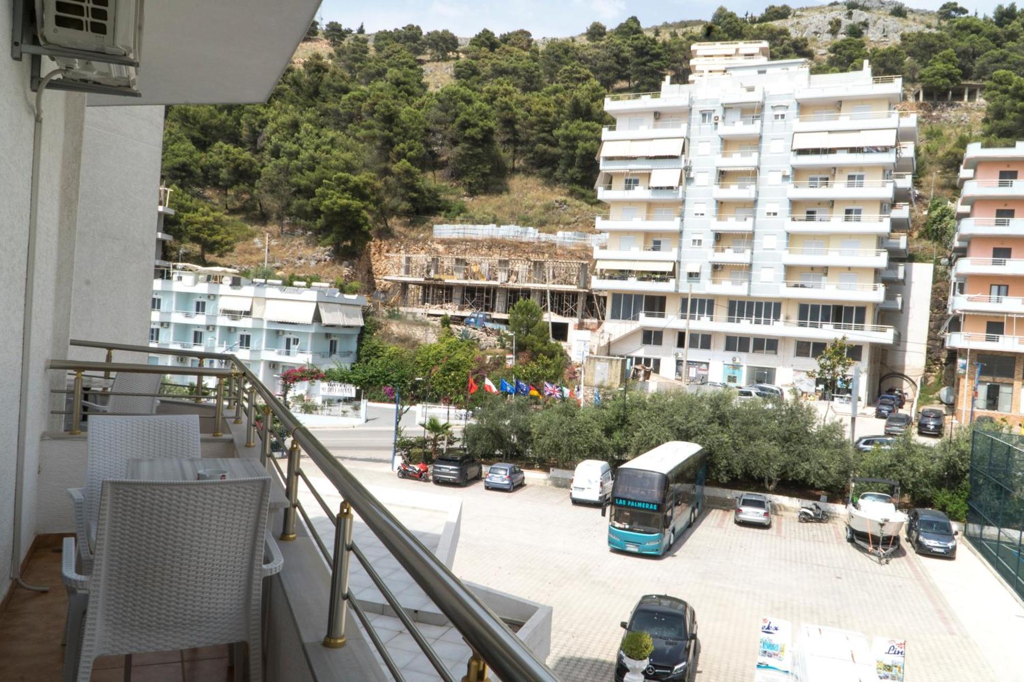Hotel Mediterrane Sarandë 外观 照片